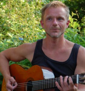 "Hatha Yoga" mit Lars (fortlaufend, Donnerstags, 19:30-21:00Uhr) @ YOGA & FITNESS Paderborn